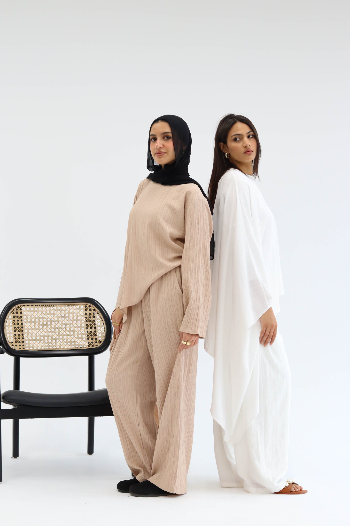 Wave crinkled set in white