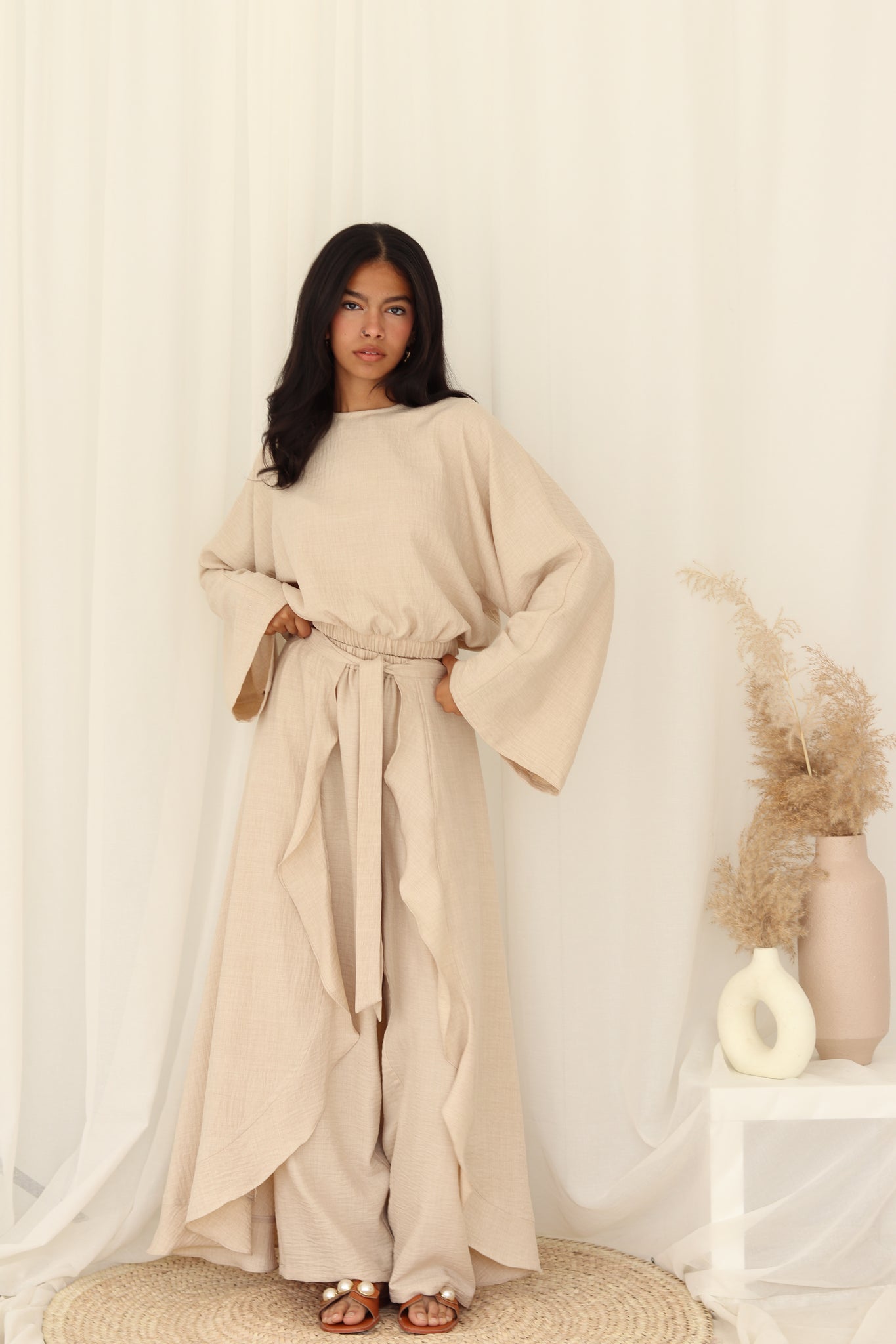 Ruffle linen set in Beige