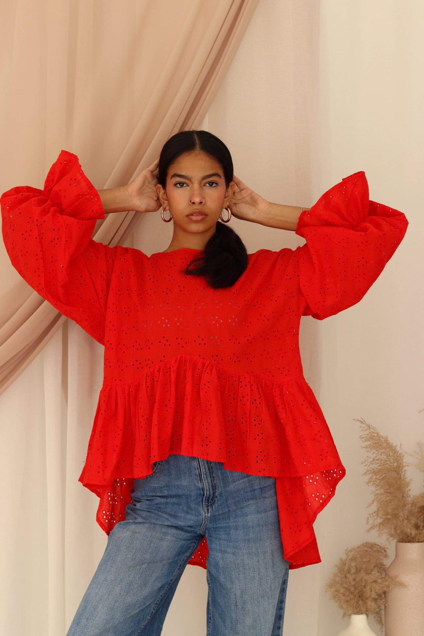 Embroidered ruffle top in Red